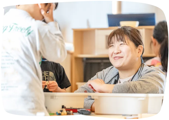 笑顔で活動に取り組む子どもの様子